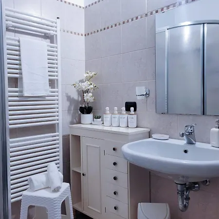 And Guzzi View - * מנדלו דל לאריו